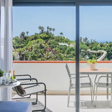 Cozy With Seaview And Parking