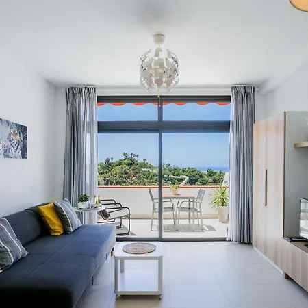 Cozy With Seaview And Parking Apartament