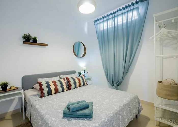 Cozy With Seaview And Parking شقة