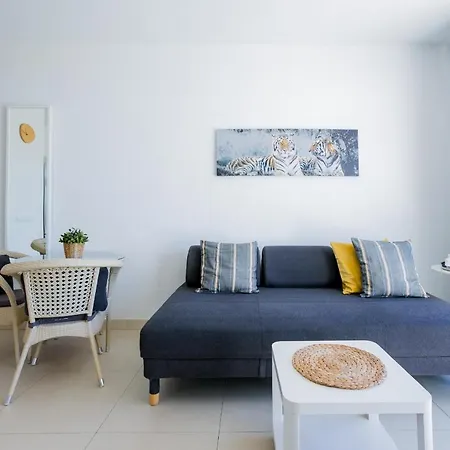 Cozy With Seaview And Parking