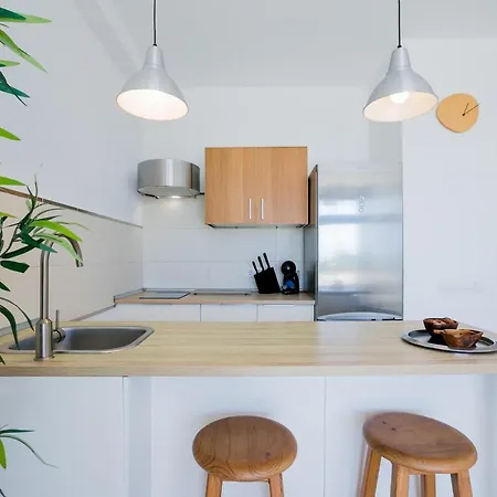 Cozy With Seaview And Parking Lägenhet