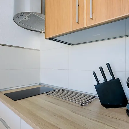 Cozy With Seaview And Parking Lägenhet *